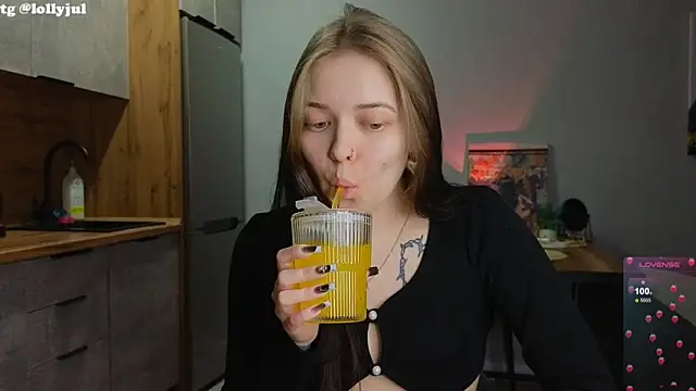 Snapshot of doll_lol_ chatting on March 2025 07:28:01 PM doll lol online show from March 2025 07:28:01 PM