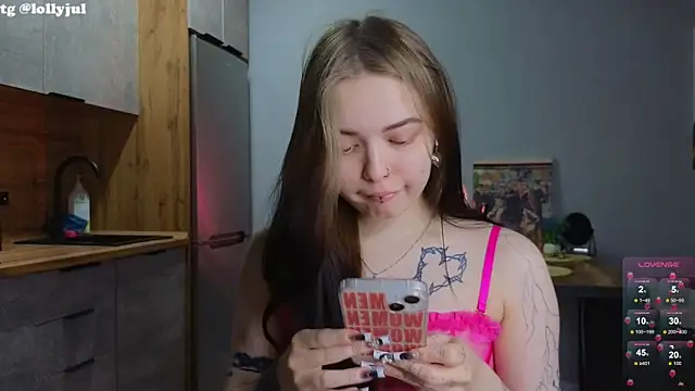 Snapshot of doll_lol_ chatting on March 2025 08:00:01 PM doll lol online show from March 2025 08:00:01 PM