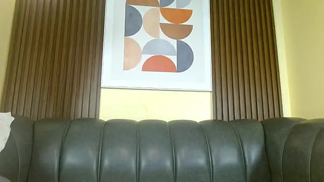 Nicole Ramires online show from November 2025 04:30:02 PM