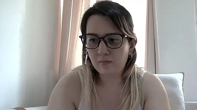 Snapshot of amooraaamoon chatting on November 2025 05:59:01 PM amooraaamoon online show from November 2025 05:59:01 PM