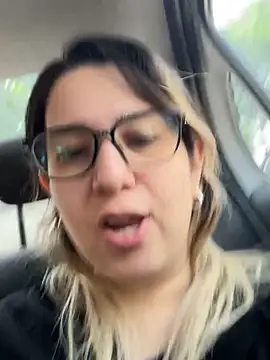 Snapshot of amooraaamoon chatting on November 2025 11:53:01 AM amooraaamoon online show from November 2025 11:53:01 AM