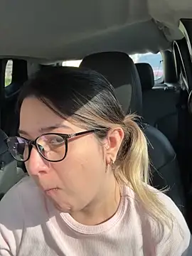 Snapshot of amooraaamoon chatting on November 2025 12:13:01 PM amooraaamoon online show from November 2025 12:13:01 PM