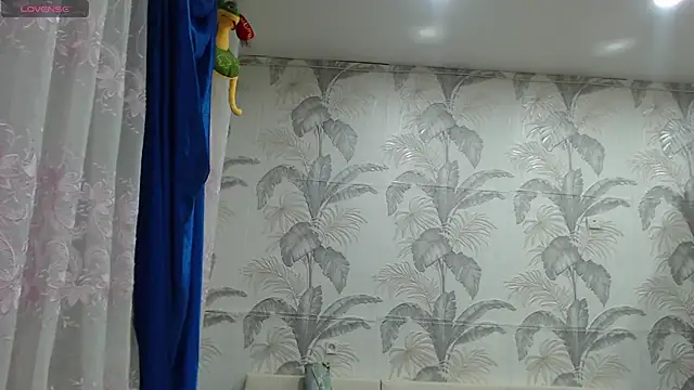 CamDiva113 online show from December 2025 11:52:02 AM