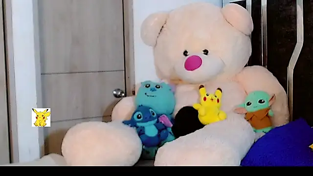 Snapshot of honey_skin chatting on December 2024 06:19:02 AM honey skin online show from December 2024 06:19:02 AM