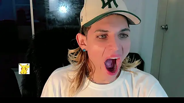 Snapshot of honey_skin chatting on December 2024 07:54:02 AM honey skin online show from December 2024 07:54:02 AM