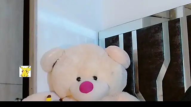 Snapshot of honey_skin chatting on February 2025 10:13:01 PM honey skin online show from February 2025 10:13:01 PM