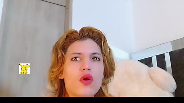 Snapshot of honey_skin chatting on February 2025 03:01:02 PM honey skin online show from February 2025 03:01:02 PM