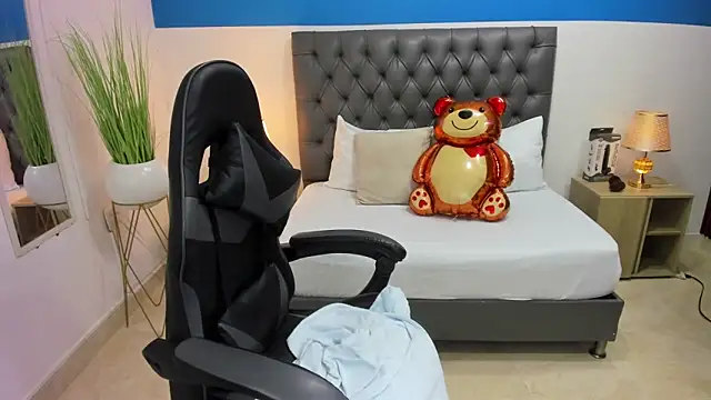 Snapshot of candy_summer28 chatting on February 2025 07:25:01 PM candy summer28 online show from February 2025 07:25:01 PM