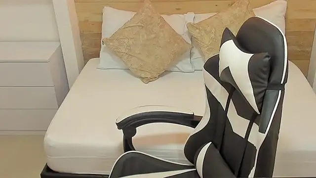 Snapshot of candy_summer28 chatting on October 2025 07:16:01 PM candy summer28 online show from October 2025 07:16:01 PM