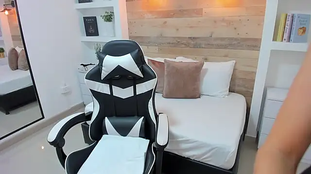 Snapshot of candy_summer28 chatting on November 2025 07:24:01 PM candy summer28 online show from November 2025 07:24:01 PM