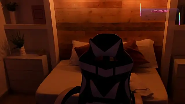 Snapshot of candy_summer28 chatting on December 2025 07:30:02 PM candy summer28 online show from December 2025 07:30:02 PM