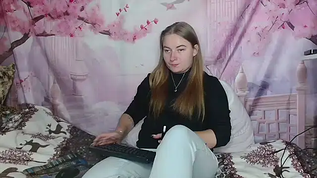 Snapshot of ElenaMaeer chatting on October 2025 12:47:01 PM ElenaMaeer online show from October 2025 12:47:01 PM