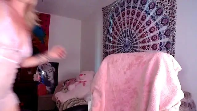 Snapshot of kellywildnnout chatting on September 2025 03:01:01 PM kellywildnnout online show from September 2025 03:01:01 PM