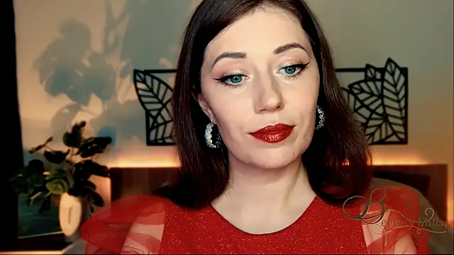 Snapshot of MissBeverlyMills chatting on December 2024 02:52:01 PM MissBeverlyMills online show from December 2024 02:52:01 PM