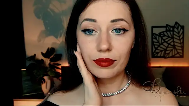 Snapshot of MissBeverlyMills chatting on December 2024 06:42:02 PM MissBeverlyMills online show from December 2024 06:42:02 PM