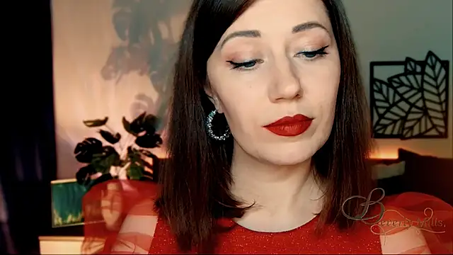 Snapshot of MissBeverlyMills chatting on December 2024 09:09:02 PM MissBeverlyMills online show from December 2024 09:09:02 PM