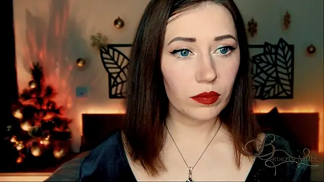 Snapshot of MissBeverlyMills chatting on December 2024 06:01:02 PM MissBeverlyMills online show from December 2024 06:01:02 PM