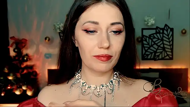 Snapshot of MissBeverlyMills chatting on December 2024 05:15:02 PM MissBeverlyMills online show from December 2024 05:15:02 PM