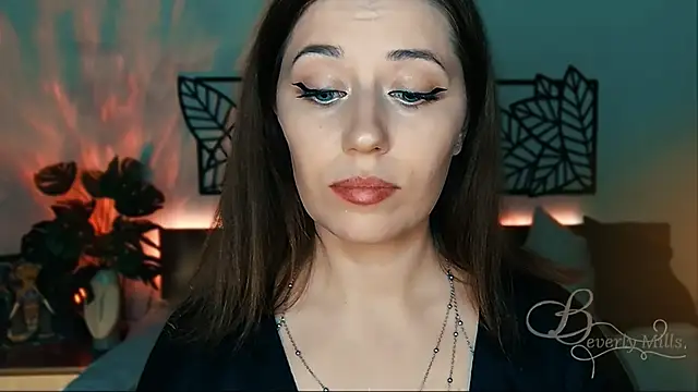 Snapshot of MissBeverlyMills chatting on January 2025 10:34:01 PM MissBeverlyMills online show from January 2025 10:34:01 PM