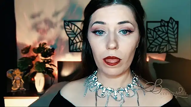 Snapshot of MissBeverlyMills chatting on February 2025 07:30:02 PM MissBeverlyMills online show from February 2025 07:30:02 PM