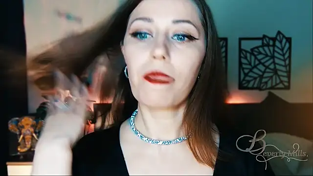 Snapshot of MissBeverlyMills chatting on February 2025 03:24:02 PM MissBeverlyMills online show from February 2025 03:24:02 PM