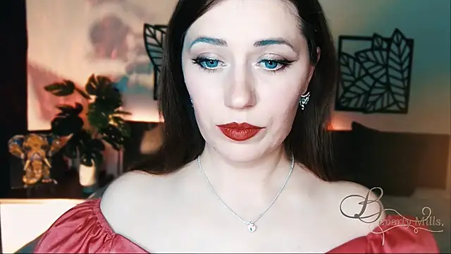 Snapshot of MissBeverlyMills chatting on February 2025 04:33:02 PM MissBeverlyMills online show from February 2025 04:33:02 PM