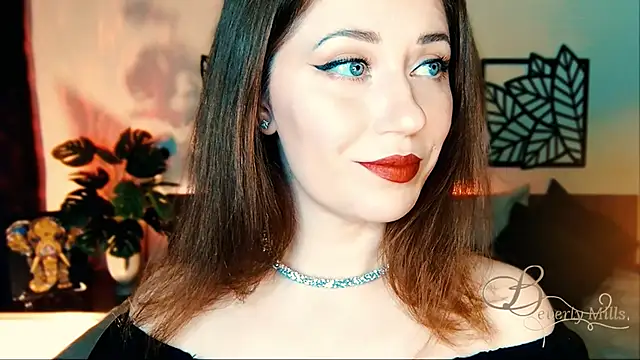 Snapshot of MissBeverlyMills chatting on March 2025 01:08:02 PM MissBeverlyMills online show from March 2025 01:08:02 PM