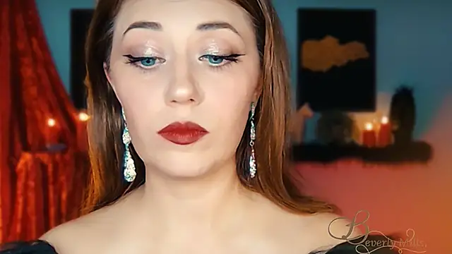 Snapshot of MissBeverlyMills chatting on October 2025 09:26:02 PM MissBeverlyMills online show from October 2025 09:26:02 PM