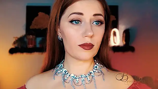 Snapshot of MissBeverlyMills chatting on November 2025 04:14:02 AM MissBeverlyMills online show from November 2025 04:14:02 AM