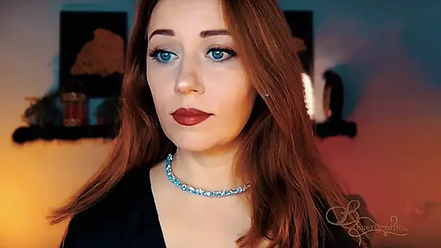 Snapshot of MissBeverlyMills chatting on November 2025 04:15:01 AM MissBeverlyMills online show from November 2025 04:15:01 AM