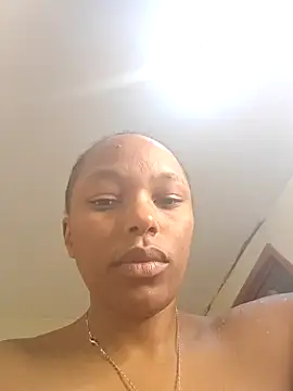 Snapshot of Missthigh chatting on October 2025 06:12:01 AM Missthigh online show from October 2025 06:12:01 AM