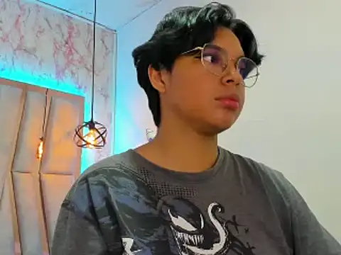 Emmapark  online show from February 2025 06:42:02 PM