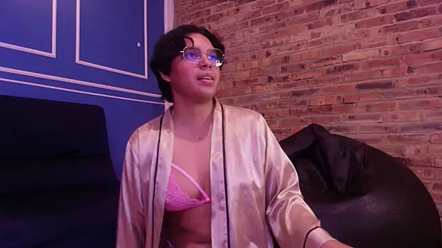 Emmapark  online show from November 2025 06:37:02 PM