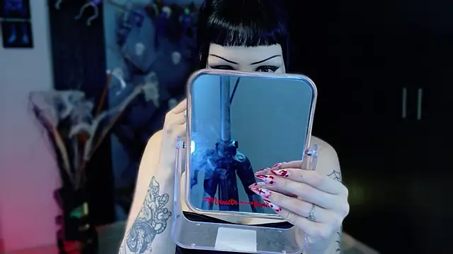 Madison Jackson online show from November 2025 09:58:01 PM