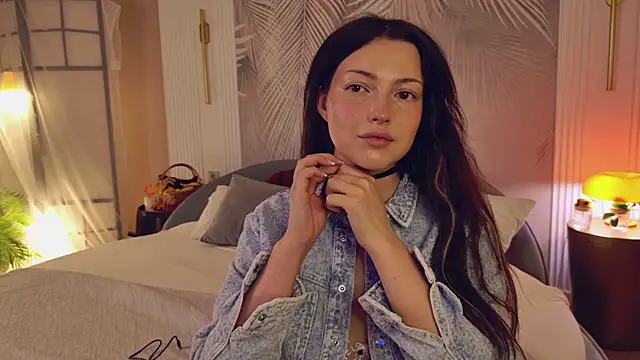 Miley Smile online show from November 2025 05:18:02 AM