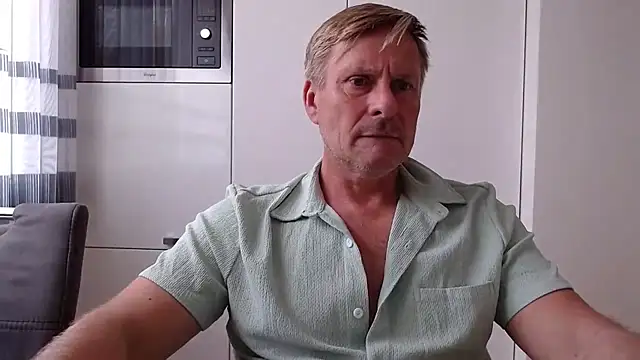 Snapshot of johnnym1 chatting on October 2025 10:22:02 AM johnnym1 online show from October 2025 10:22:02 AM