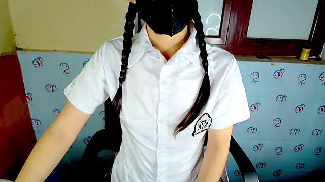   Saphia   online show from November 2025 03:45:01 PM