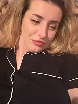 Snapshot of RoxxyDallas chatting on March 2025 10:30:02 PM RoxxyDallas online show from March 2025 10:30:02 PM