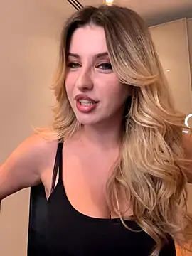 Snapshot of RoxxyDallas chatting on October 2025 07:58:02 PM RoxxyDallas online show from October 2025 07:58:02 PM