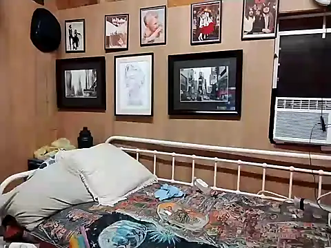 Snapshot of AlphaAlluring69 chatting on January 2025 05:51:02 AM AlphaAlluring69 online show from January 2025 05:51:02 AM