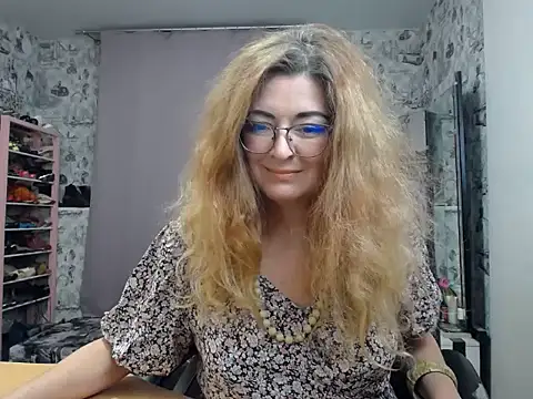 Helen1974 online show from March 2025 06:22:01 PM