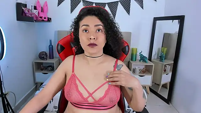 Snapshot of Zoe_Gruber chatting on December 2024 11:36:02 PM Zoe Gruber online show from December 2024 11:36:02 PM