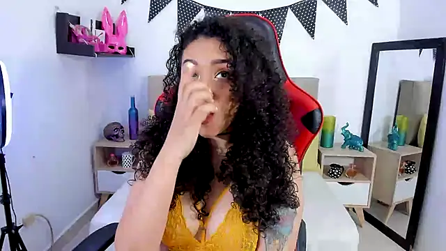 Snapshot of Zoe_Gruber chatting on December 2024 11:58:02 PM Zoe Gruber online show from December 2024 11:58:02 PM