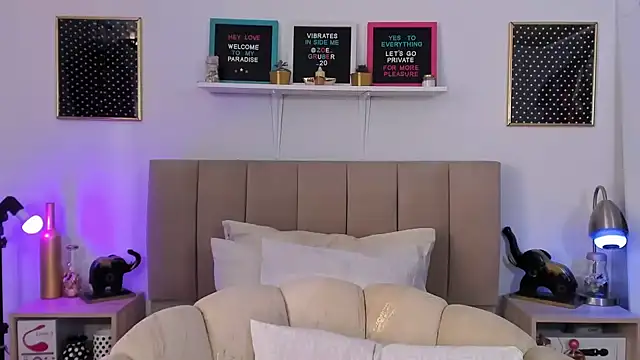 Snapshot of Zoe_Gruber chatting on September 2025 03:26:02 PM Zoe Gruber online show from September 2025 03:26:02 PM