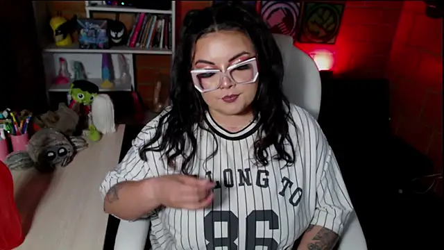 Snapshot of juliette_rd chatting on November 2025 04:57:01 AM juliette rd online show from November 2025 04:57:01 AM