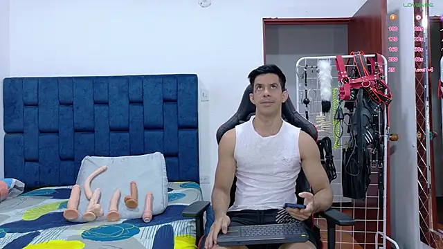 JoseRumbero26 online show from January 2026 11:43:02 PM