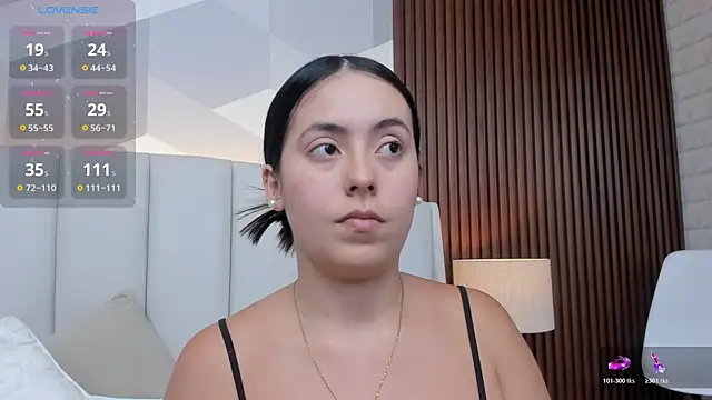 Julietasantos   online show from January 2026 06:34:01 PM