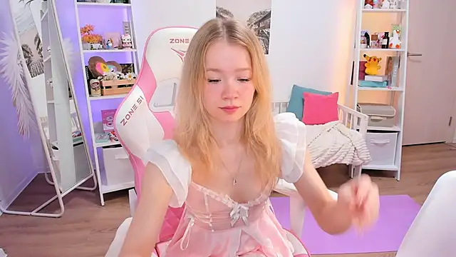 Snapshot of Lily_Young chatting on February 2025 03:45:01 AM Lily Young online show from February 2025 03:45:01 AM