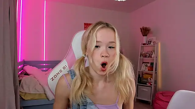 Snapshot of Lily_Young chatting on October 2025 04:26:01 AM Lily Young online show from October 2025 04:26:01 AM