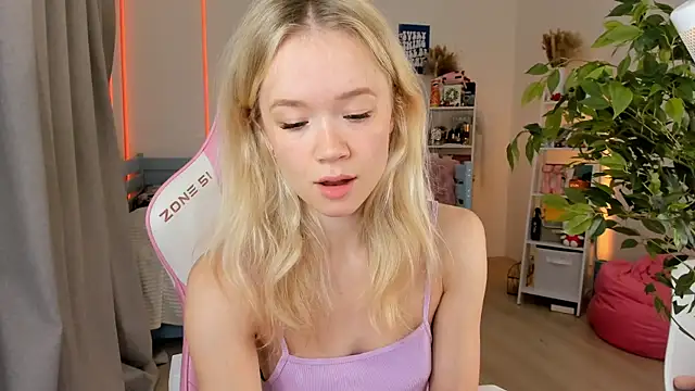 Snapshot of Lily_Young chatting on October 2025 04:23:02 AM Lily Young online show from October 2025 04:23:02 AM